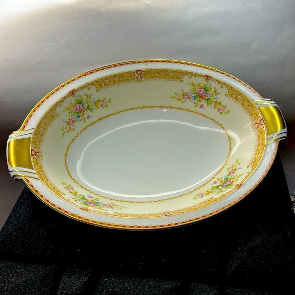 Royal Embassy Memphis 11”x9” oval bowl flower vintage gold accents